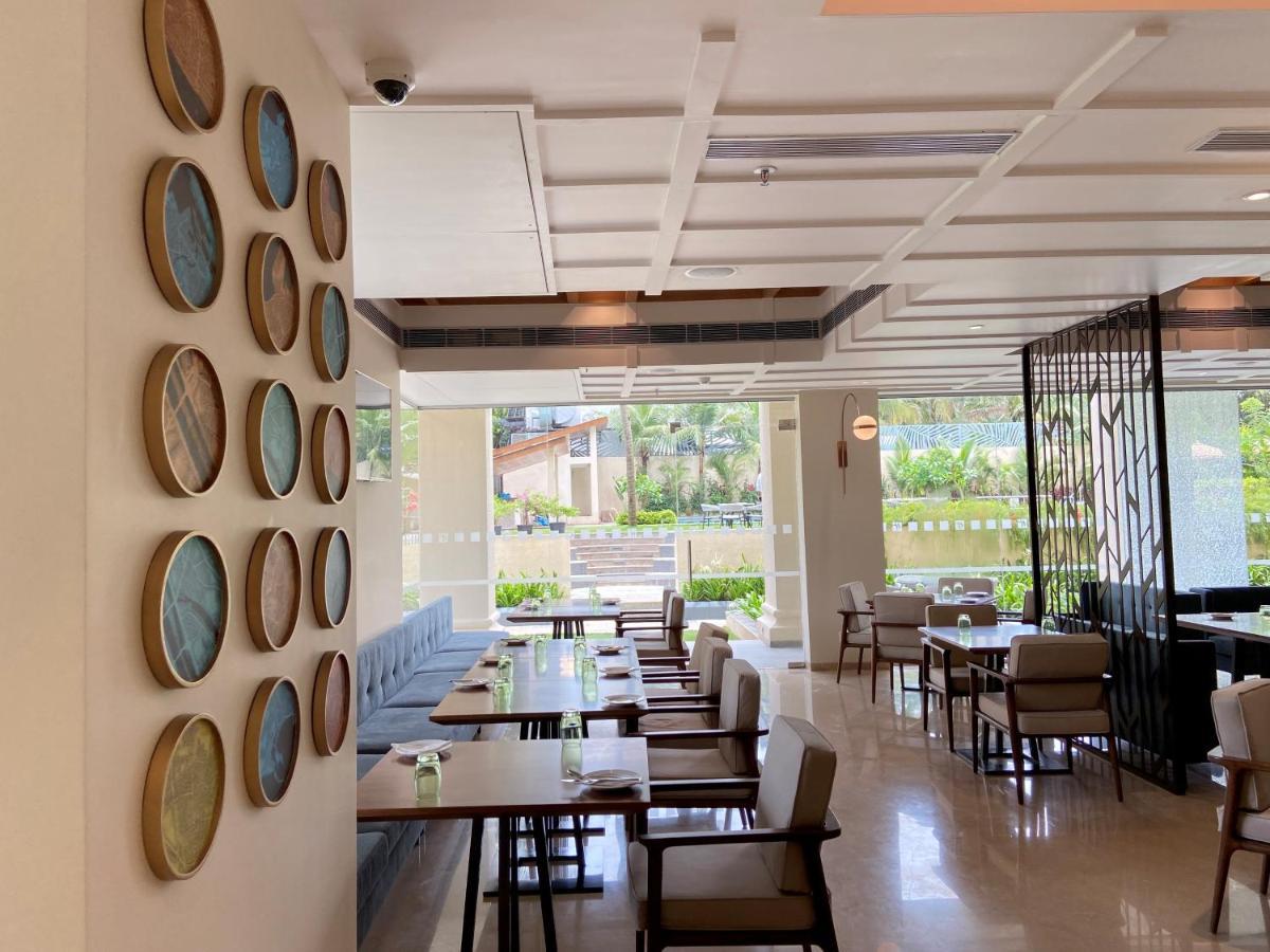 Holiday Inn Goa Candolim Bagian luar foto